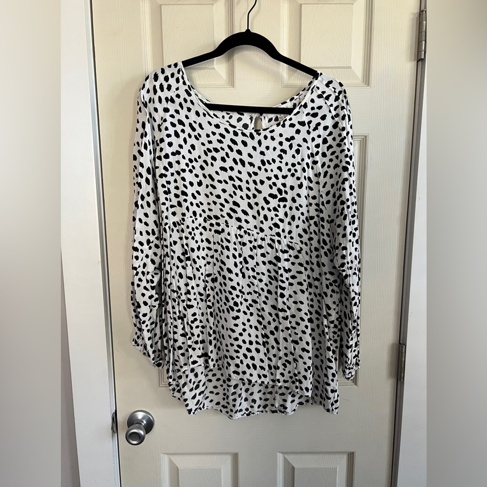 Black and white patterned top